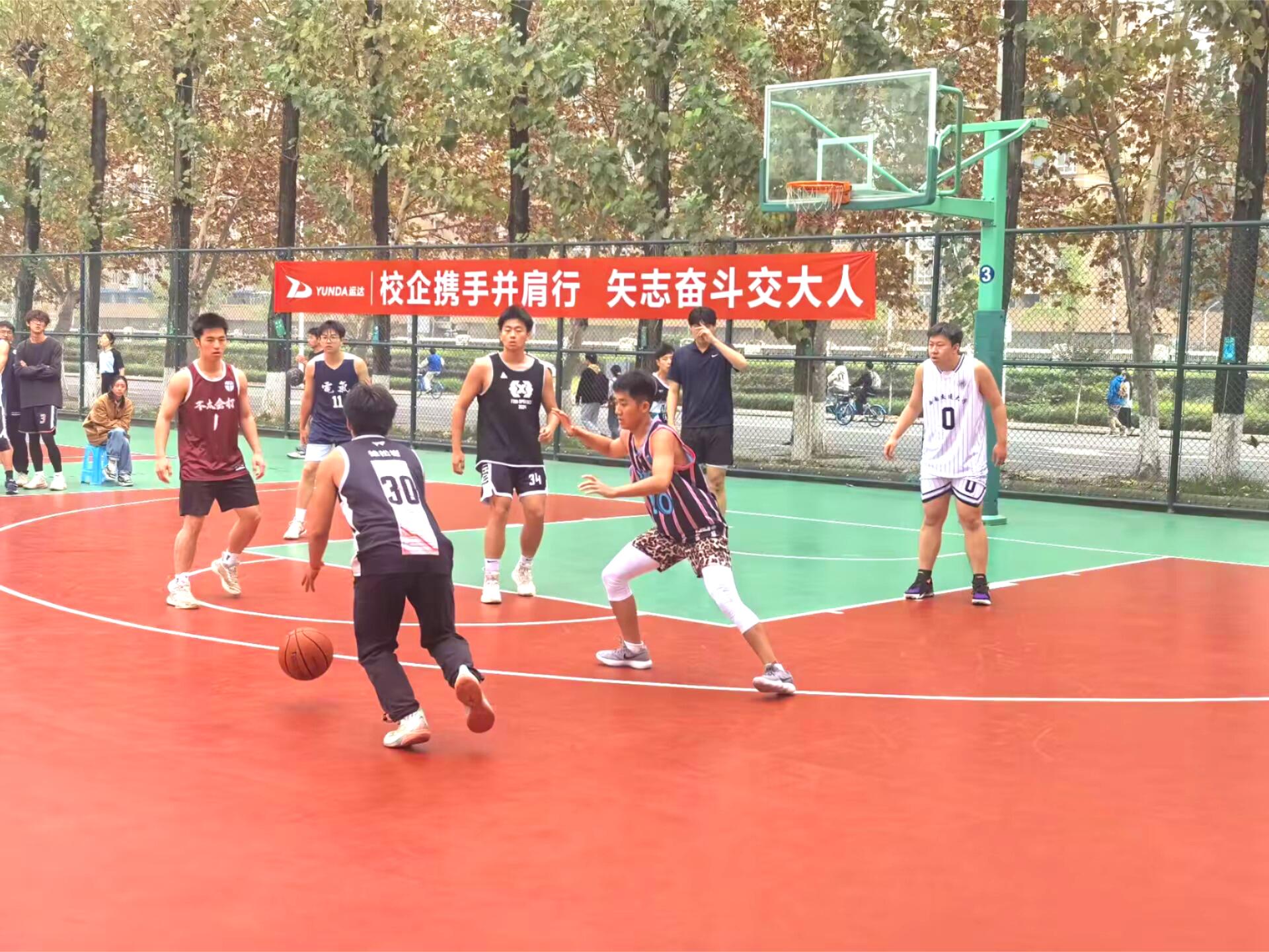 pg电子游戏-包含热血沸腾！顶尖球队奋力拼搏，篮球赛事引爆热潮的词条