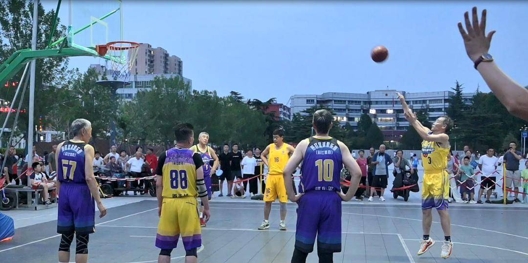 pg电子官网-篮球比赛中球员们的团队合作备受赞誉