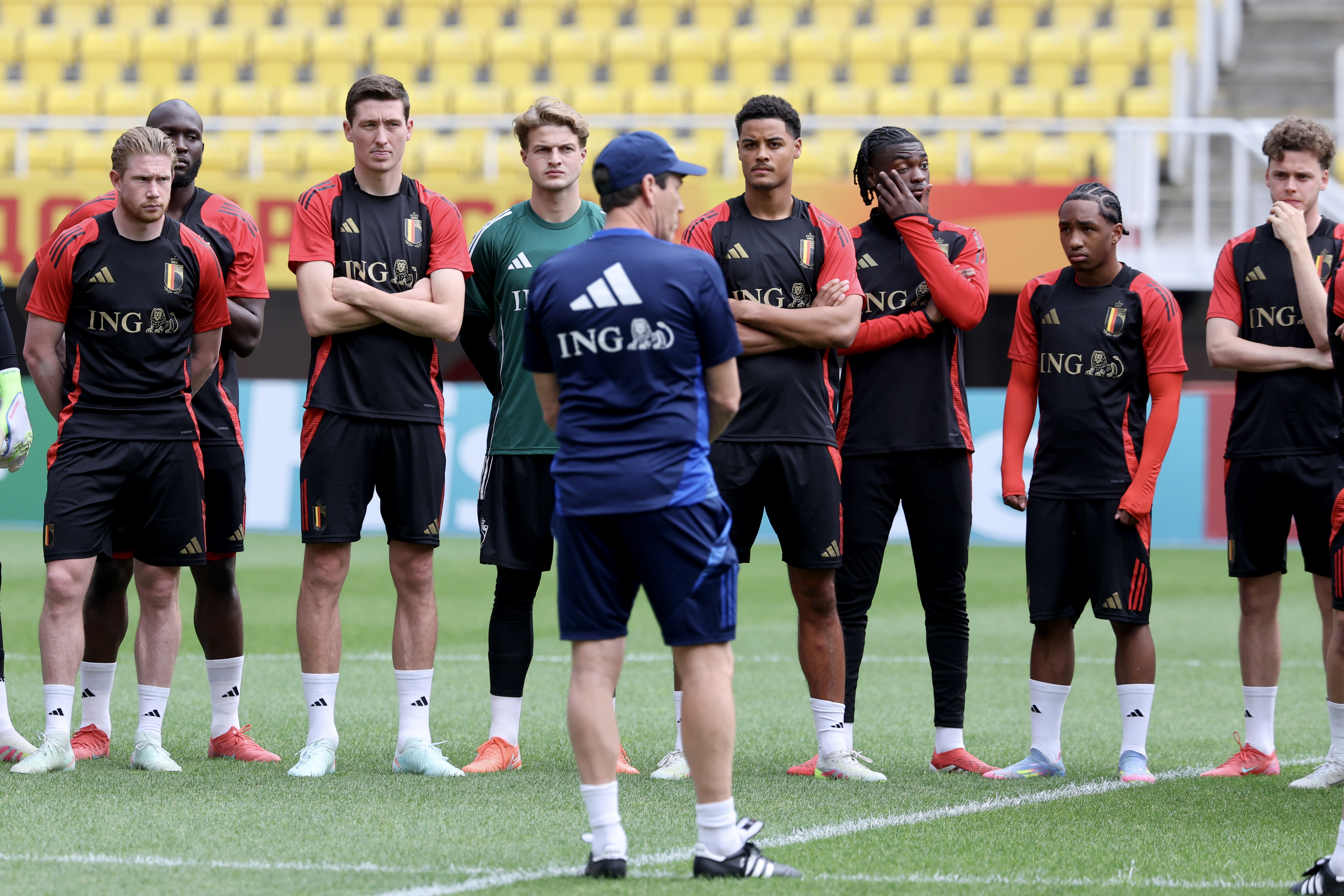 pg电子下载-球队转会消息不断，备战世界杯预选赛